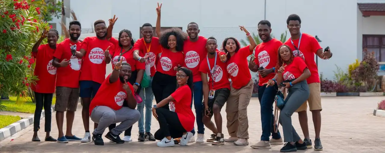Un gruppo di giovani volontari della rete World YMCA