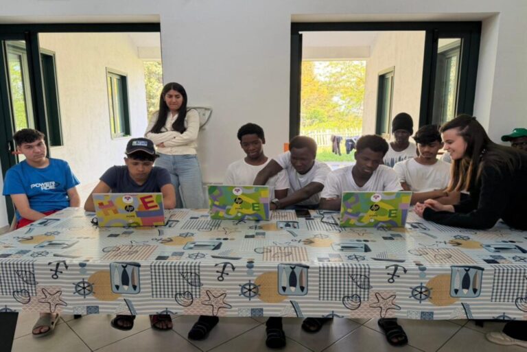 Giovani durante un’attività di YMCA Parthenope