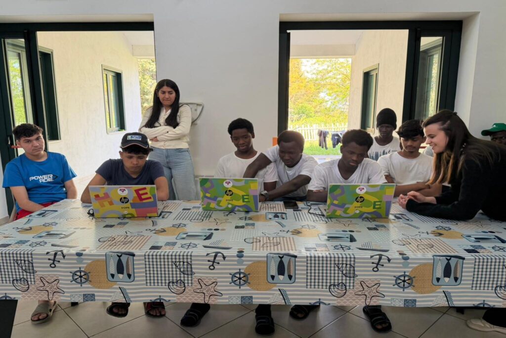 Giovani durante un’attività di YMCA Parthenope